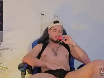 Stripchat Free Porn Cam of EdwardRoss_