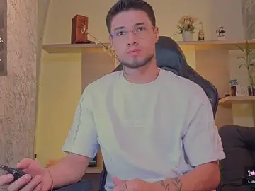 Stripchat Sex Cam of EdwardRoss_