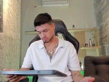 Stripchat Sex Cam of EdwardRoss_