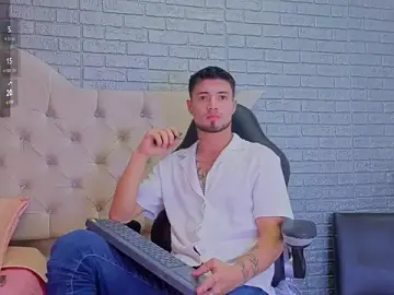 Stripchat Free Porn Cam of EdwardRoss_