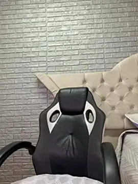 Stripchat Free Porn Cam of EdwardRoss_