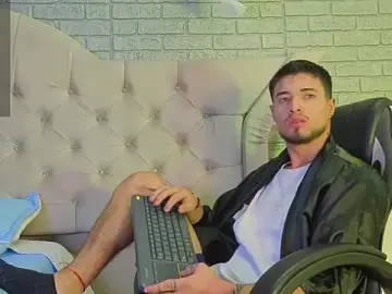 Stripchat Best live sex cam show of EdwardRoss_