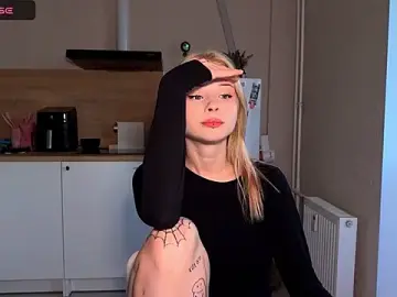 Stripchat Live Sex Cam of lisa_barbie