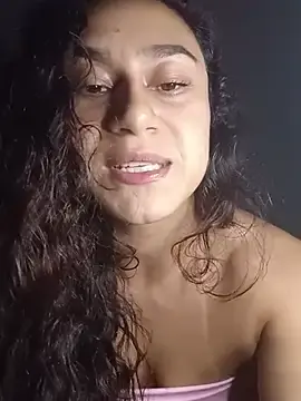 Stripchat Free Live Porn of yummi_greluda
