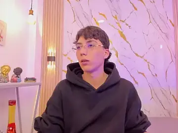 Stripchat Free Porn Cam of Nikolay_Gregori