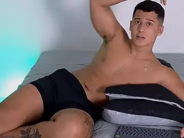 Stripchat Sex Cam of hot69temptation_