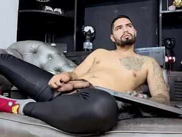 Stripchat Free Live Porn of matteosantos