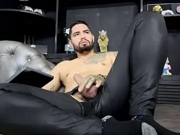 Stripchat Free Porn Cam of matteosantos