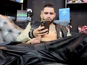 Stripchat Sex Cam of matteosantos