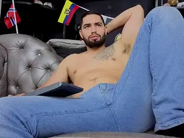 Stripchat Free Porn Cam of matteosantos