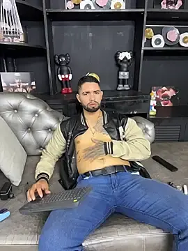 Stripchat Watch Live Sex Cams of matteosantos
