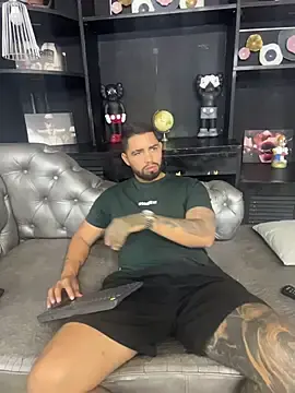 Stripchat Watch Live Sex Cams of matteosantos