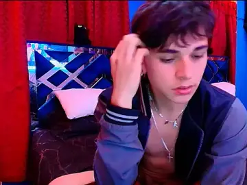 Stripchat Nude Webcam of Luke_Howland