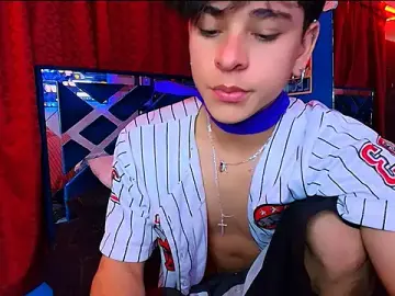 Stripchat Sex Cam of Luke_Howland