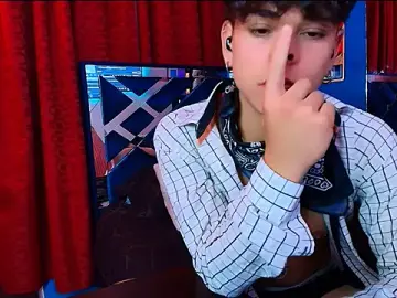 Stripchat Best live sex cam show of Luke_Howland