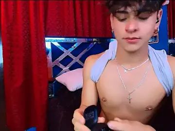 Stripchat Sex Cam of Luke_Howland