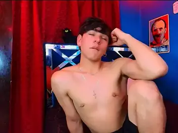 Stripchat Sex Cam of Luke_Howland