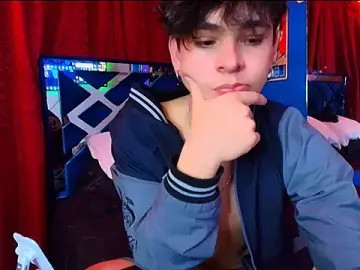 Stripchat Live Sex Cam of Luke_Howland
