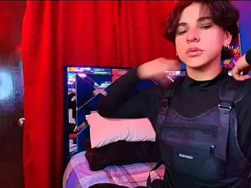 Stripchat Live Sex Cam of Luke_Howland