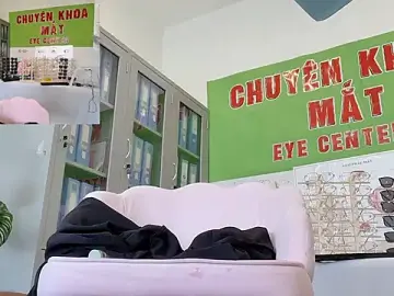 Stripchat Live Sex Cam of Sneaky_Cumshoot