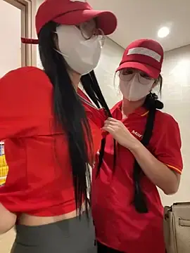 Stripchat Adult Webcam of Sneaky_Cumshoot
