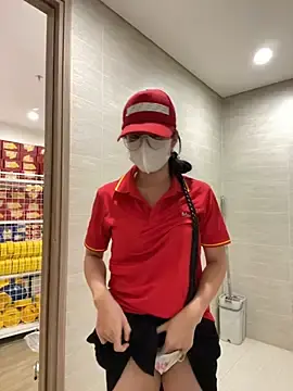 Stripchat Free Porn Cam of Sneaky_Cumshoot