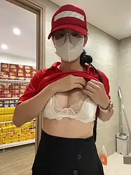 Stripchat Adult Video Chat of Sneaky_Cumshoot