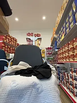 Stripchat Free Porn Cam of Sneaky_Cumshoot