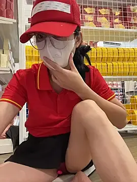 Stripchat Live Sex of Sneaky_Cumshoot