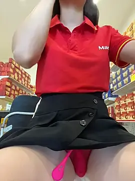 Stripchat Live Sex Cam of Sneaky_Cumshoot