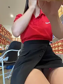 Stripchat Free Porn Cam of Sneaky_Cumshoot