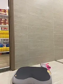 Stripchat Sex Cam of Sneaky_Cumshoot