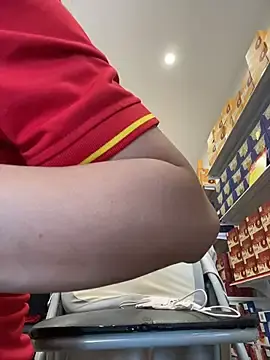 Stripchat Sex Cam of Sneaky_Cumshoot