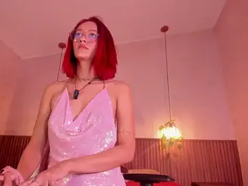 Stripchat Free Porn Cam of daphne_courtis