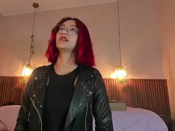 Stripchat Free Porn Cam of daphne_courtis