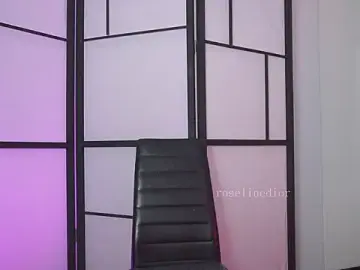 Stripchat Sex Cam of roselinedior