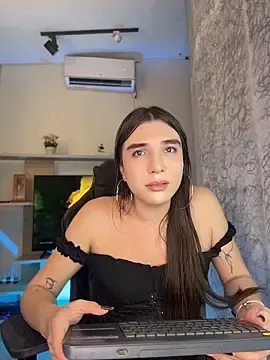 Stripchat Free Porn Cam of saracaball_