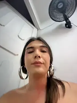 Stripchat Free Porn Cam of saracaball_