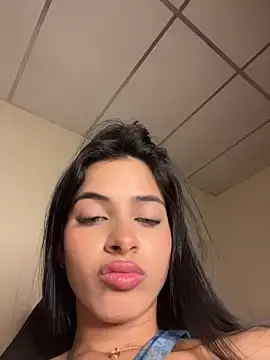 Stripchat Sex Cam of violetta-brown1