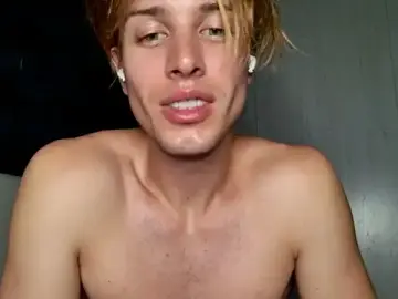 Stripchat Sex Cam of sashenkka