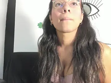 Stripchat Free Porn Cam of EmilyGomezLS