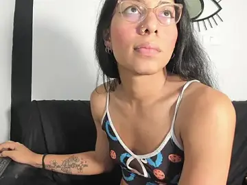 Stripchat Sex Cam of EmilyGomezLS