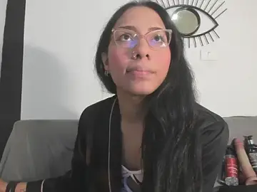 Stripchat Live Sex Cam of EmilyGomezLS