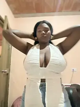 Stripchat Adult Webcam of Tayra_Siny