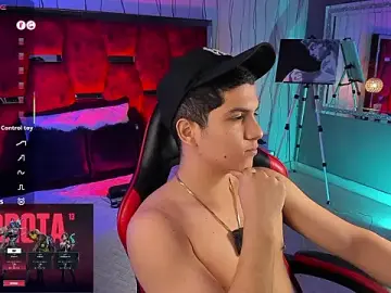 Stripchat Watch Live Sex Cams of Brat_