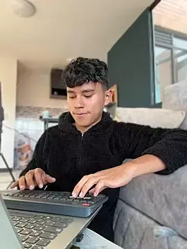 Stripchat Watch Live Sex Cams of Angel_esteban_fx