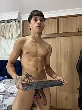 Stripchat Sex Cam of _CamiloBass