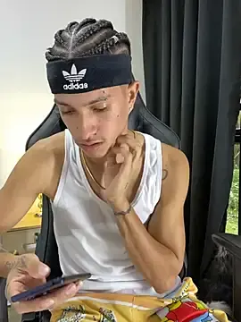 Stripchat Sex Cam of _CamiloBass