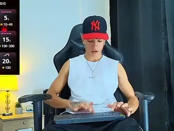 Stripchat Sex Cam of _CamiloBass