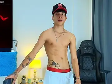 Stripchat Sex Cam of _CamiloBass